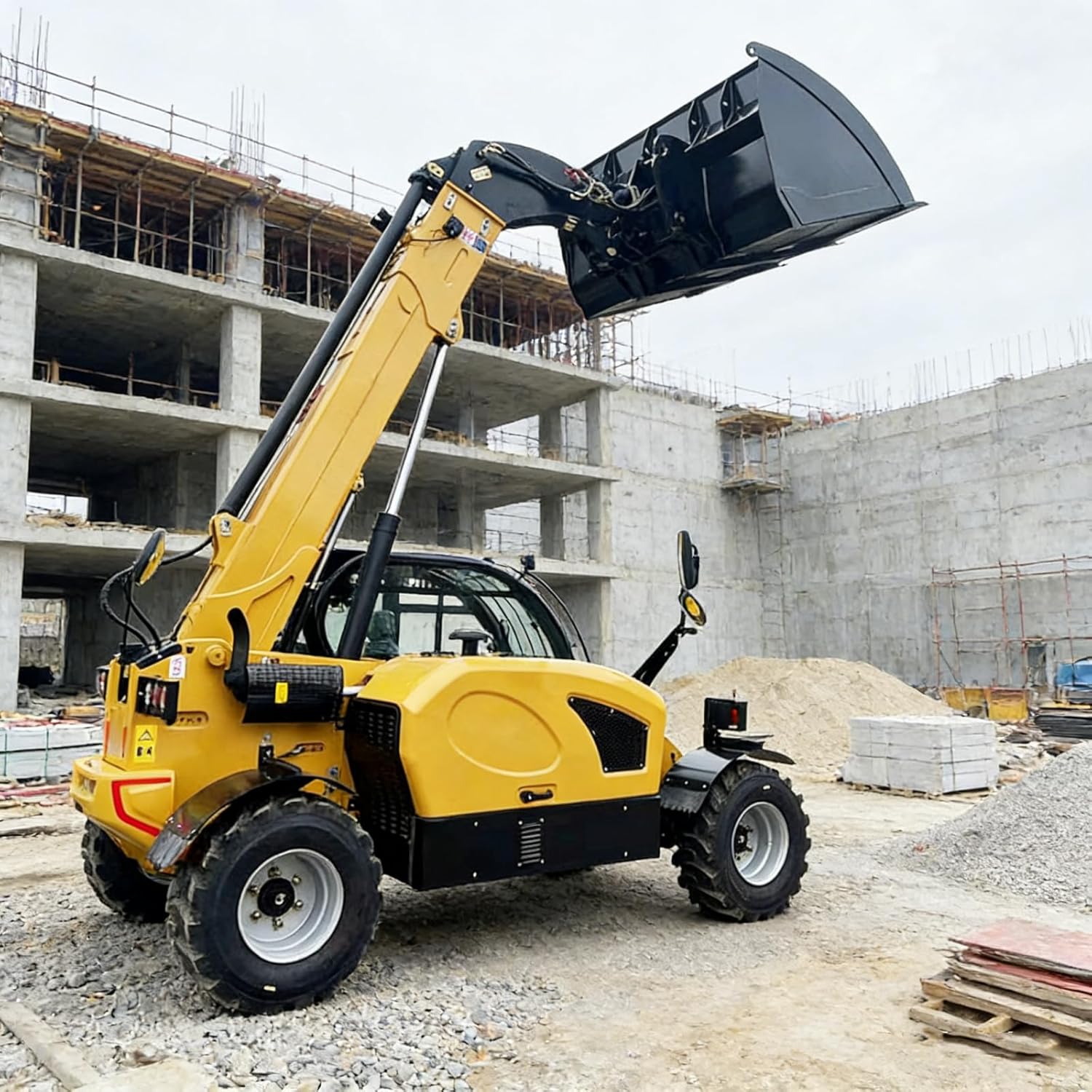 buy telescopic lift truck,should I buy a telehandler,telescopic handler vs forklift,telescopic lift truck pros cons,best telehandler for construction,telescopic handler worth buying - detailed features and technical specifications