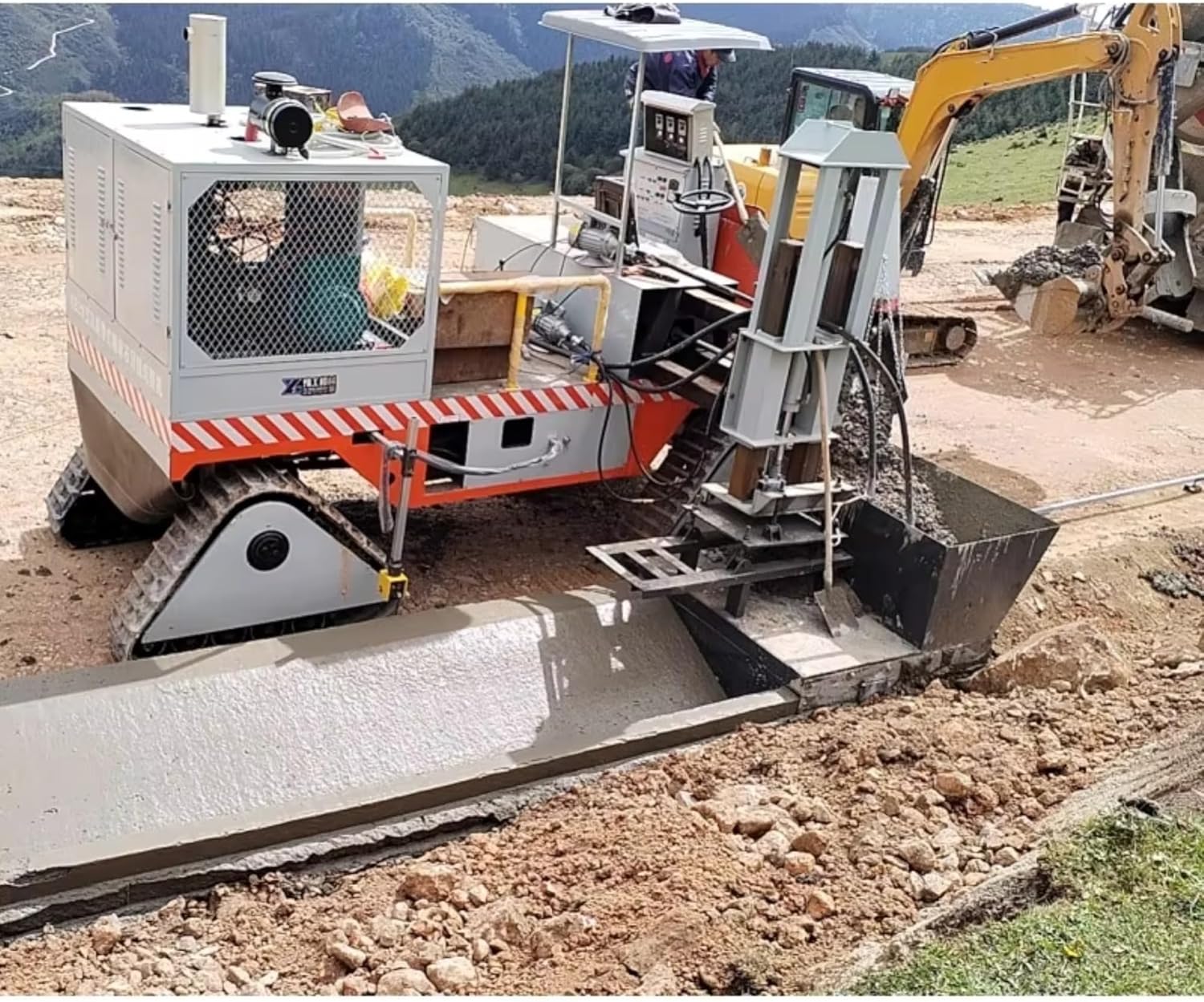 concrete curb slipform machine,curb and gutter paver,hydraulic tracked curb machine,buy concrete curb paver,concrete curb machine pros cons,best curb paving equipment performance testing and real-world results
