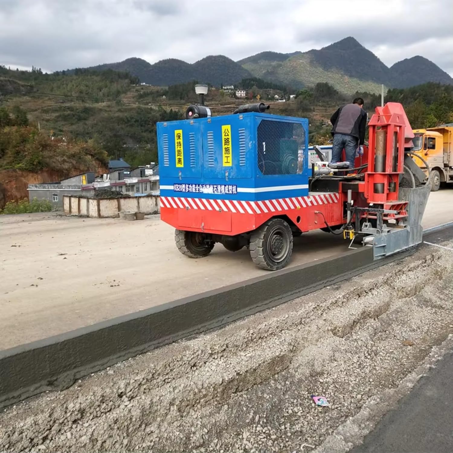 concrete slipform curb machine,should I buy concrete slipform curb machine,concrete slipform curb machine pros cons,concrete curb machine worth buying,best concrete slipform paver,Jersey barrier slipform machine vs unboxing and complete package contents