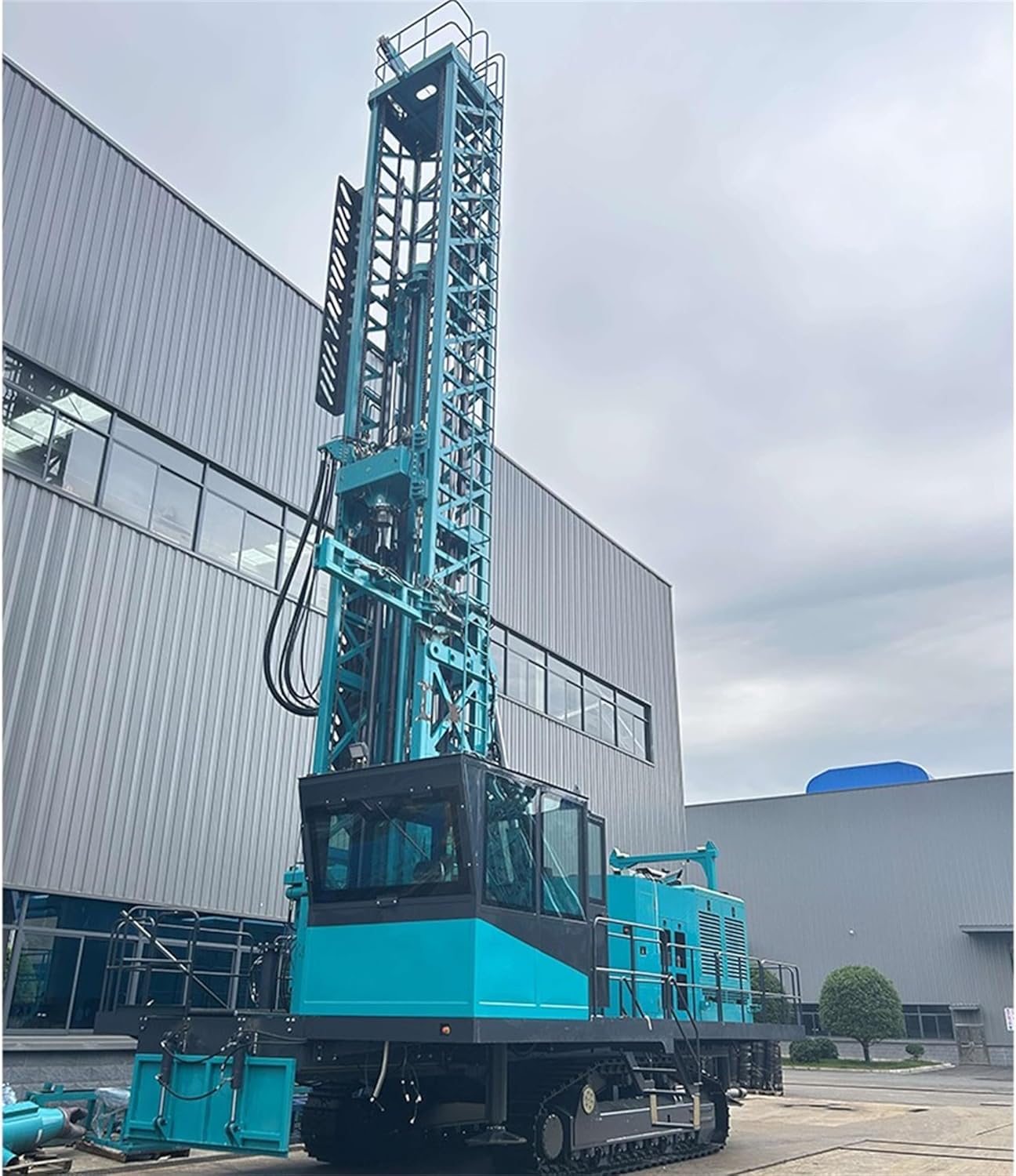 crawler water well drilling rig,should I buy a crawler drilling rig,crawler water well drilling rig pros cons,crawler borehole drilling machine,best crawler drilling rig for uneven terrain,crawler drilling rig vs truck mounted unboxing and complete package contents