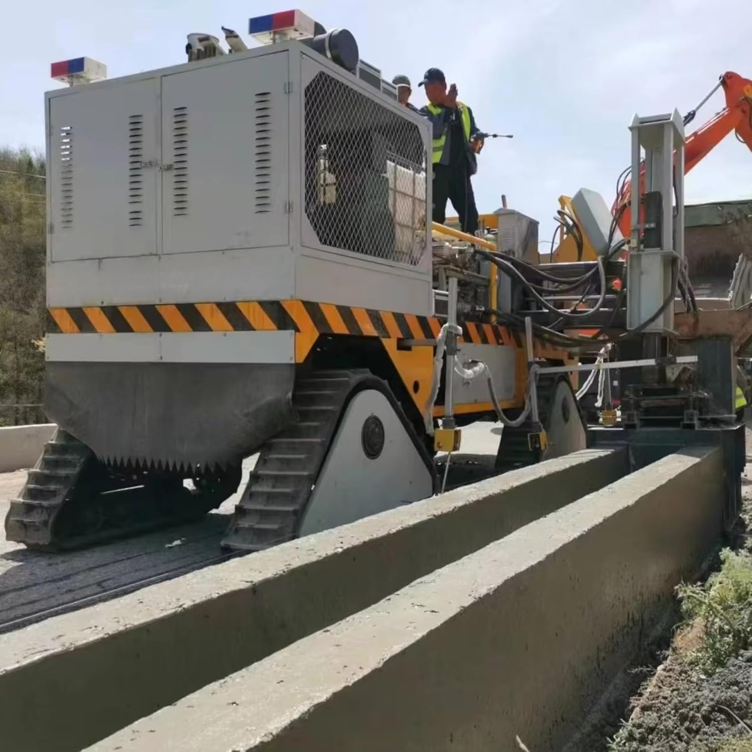 hydraulic curb paving machine,slipform curb paver pros cons,best curb and gutter machine,automatic curb paver worth buying,GPS concrete curb machine,stringless curb paver vs traditional unboxing and complete package contents